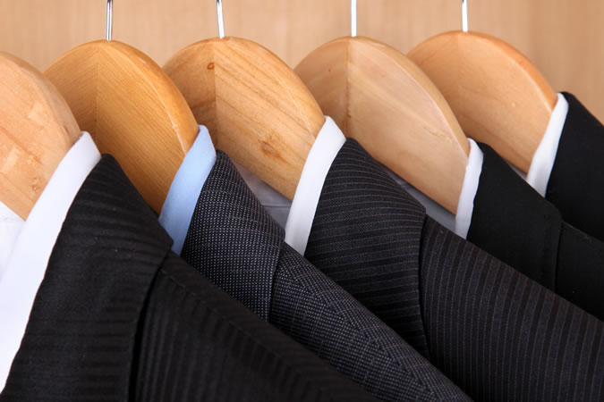 Treo vest đúng cách để giữ form - Những nguyên tắc không thể quên khi mặc vest