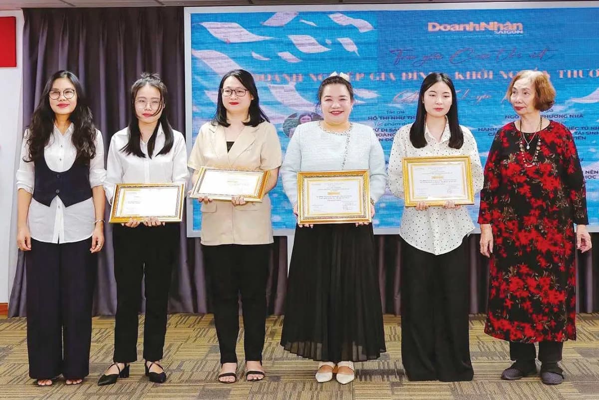 Mon Amie uniforms for Báo Doanh nhân Sài Gòn