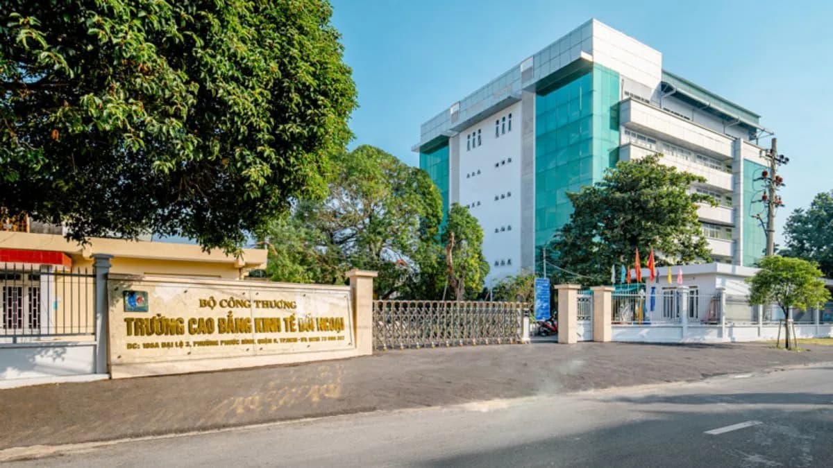 Mon Amie uniforms for Cao đẳng Kinh tế Đối ngoại