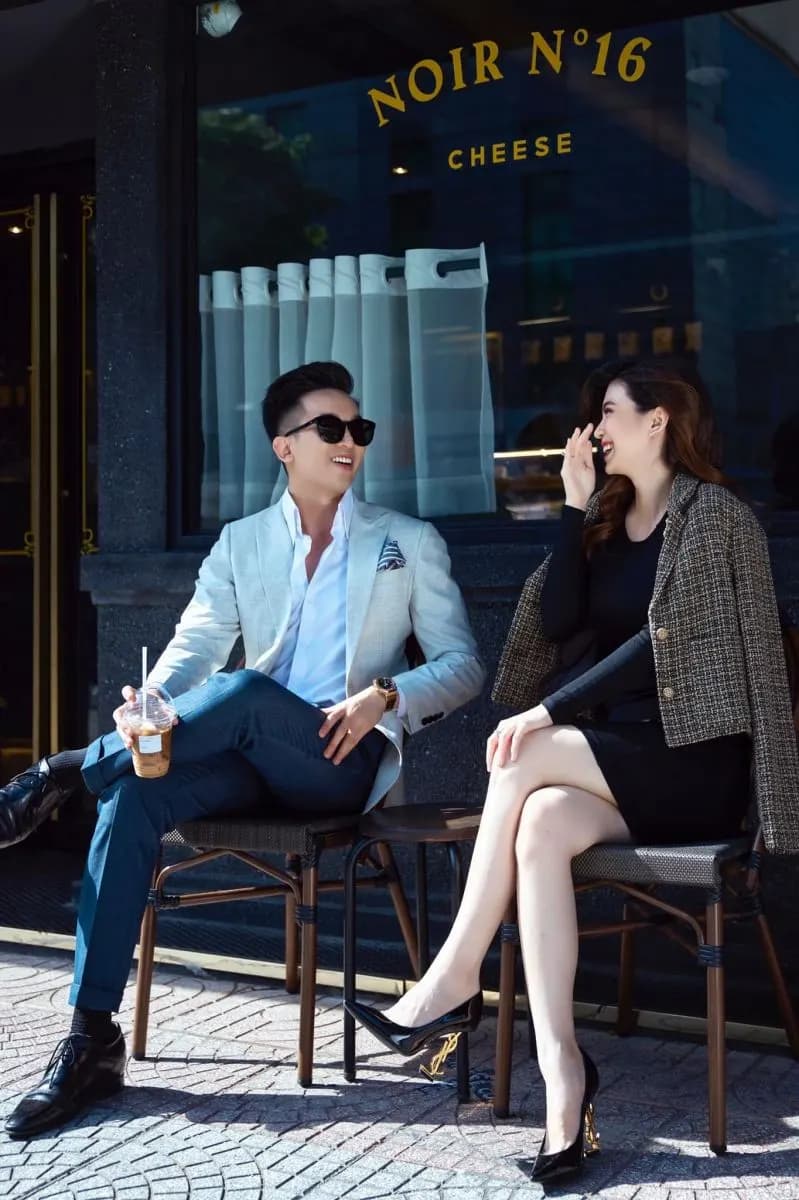 Áo blazer xám phối quần navy: cách mặc cho ngày giữa tuần