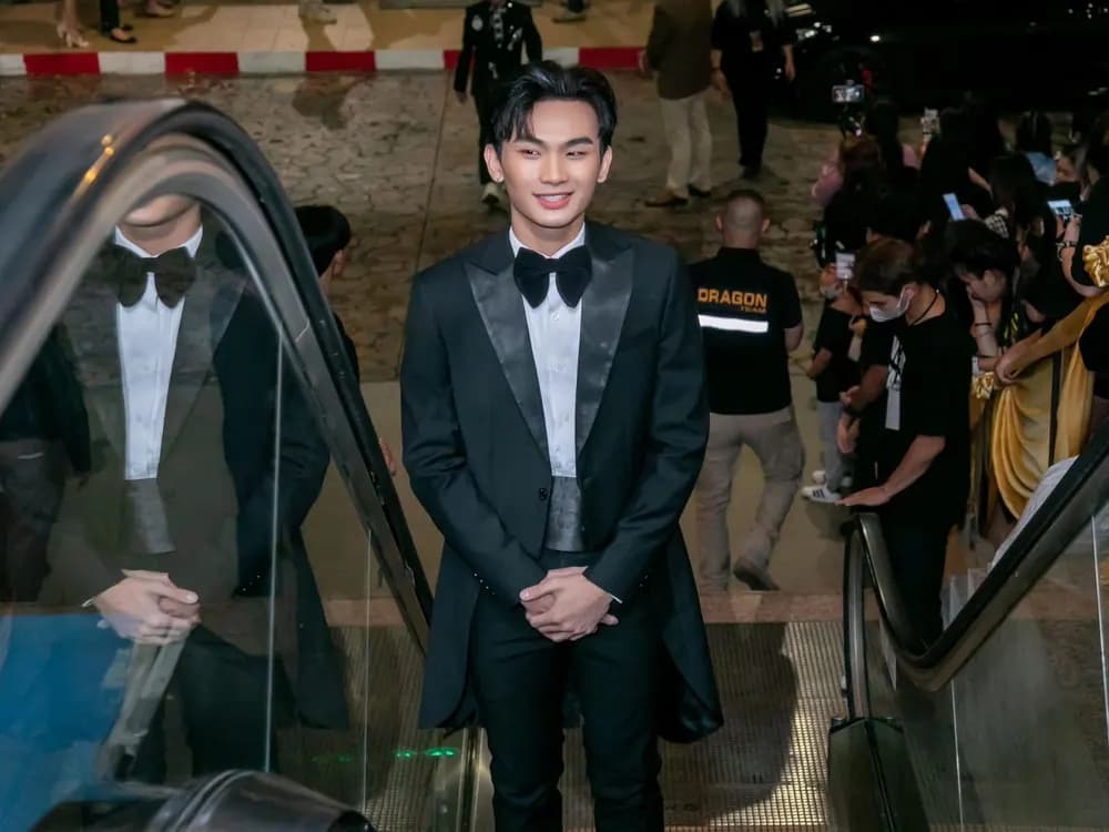 Bộ suit lên sân khấu Asia Top Awards 2023 cùng Wonbi