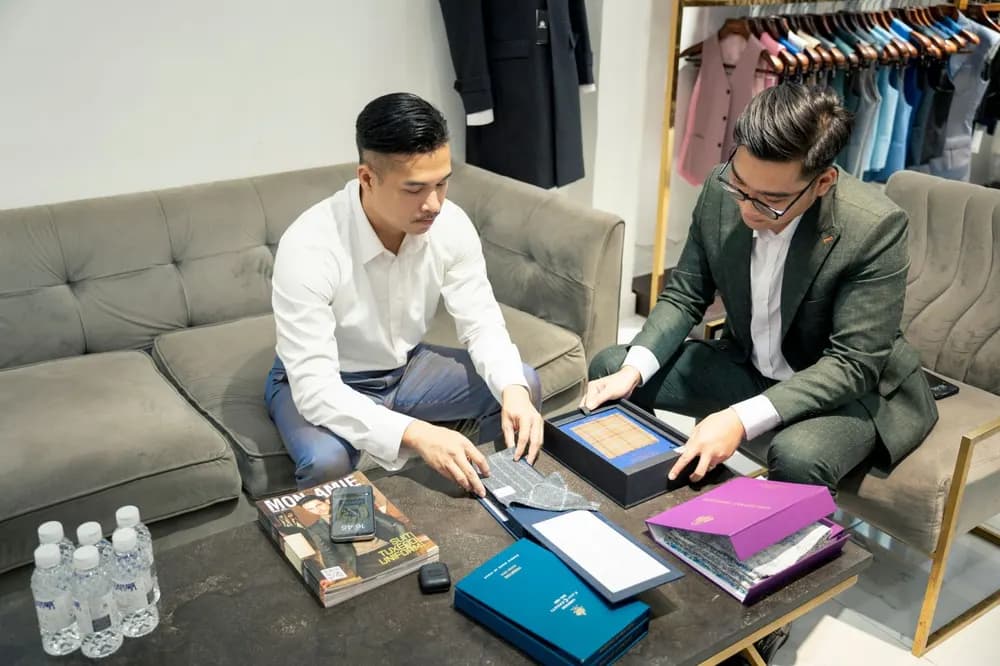 Diễn viên Trương Thế Vinh may suit cao cấp tại Mon Amie