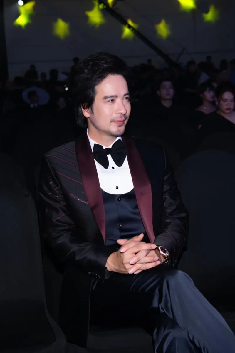 Đoàn Minh Tài dự Ngôi Sao Xanh lần 11 trong tuxedo Mon Amie