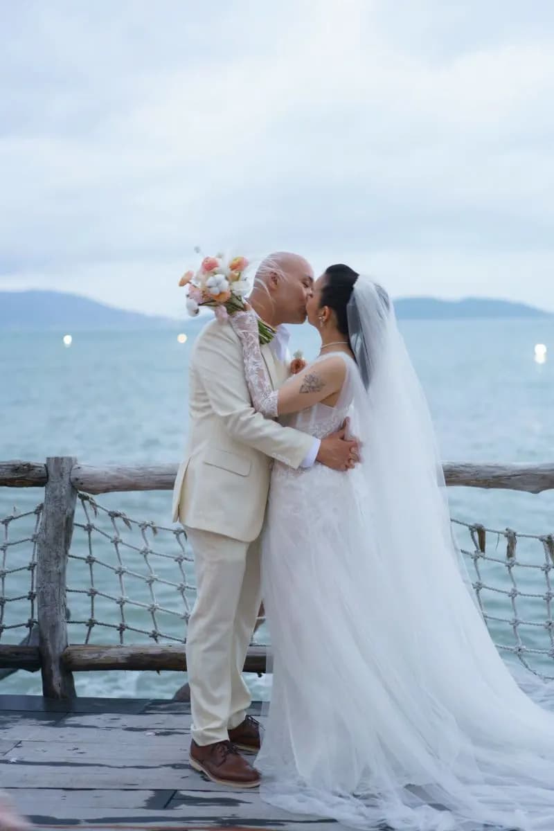 Suit cưới may đo: đồng hành cùng cô dâu chú rể ngày trọng đại