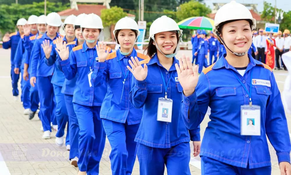 Đồng phục công nhân xây dựng: chọn vải và thiết kế