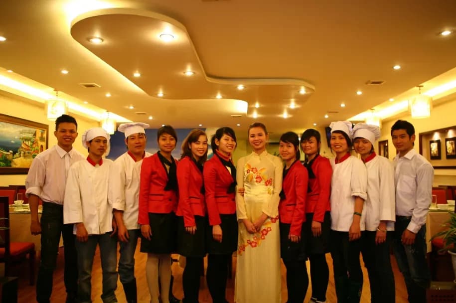 Đồng phục nhà hàng: phân tầng theo từng vị trí