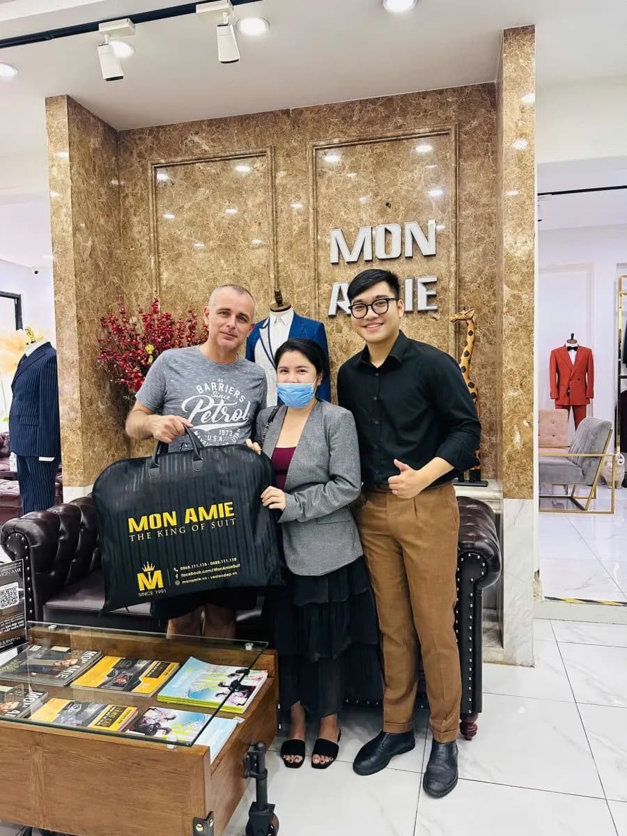 Buổi lấy số đo tại Mon Amie: thợ nhìn những gì