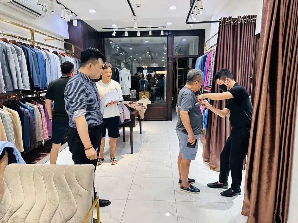 Buổi thử mẫu vest: thợ nhìn gì trên người quý khách
