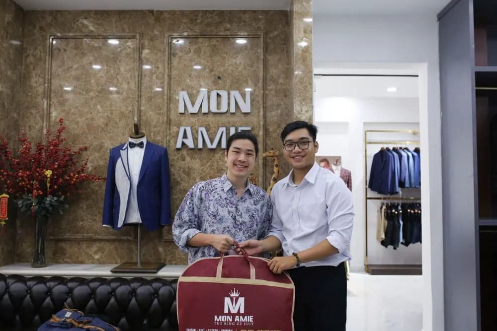 Showroom Mon Amie 80-82-84 Đường 3/2, Quận 10 có gì