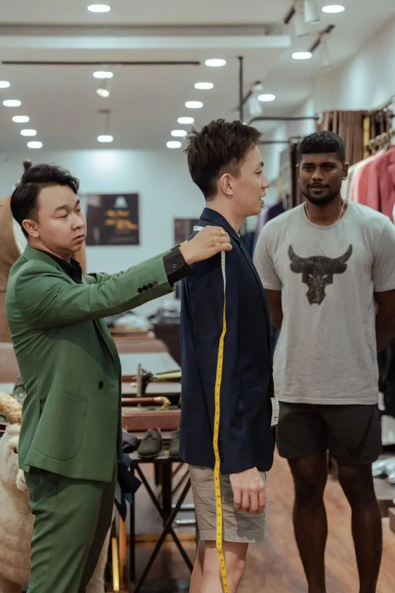 Khi khách hàng yêu cầu may trọn bộ suit chỉ trong 8 tiếng