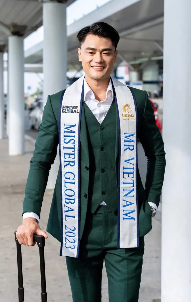 Lê Hữu Đạt dự Mister Global 2023 trong suit Mon Amie
