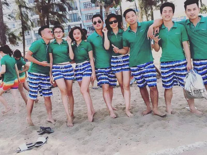 May áo nhóm tại TP.HCM: chọn vải, form và kiểu in