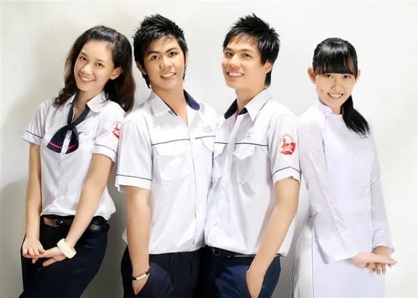 May đồng phục học sinh: chọn vải và cỡ số chuẩn