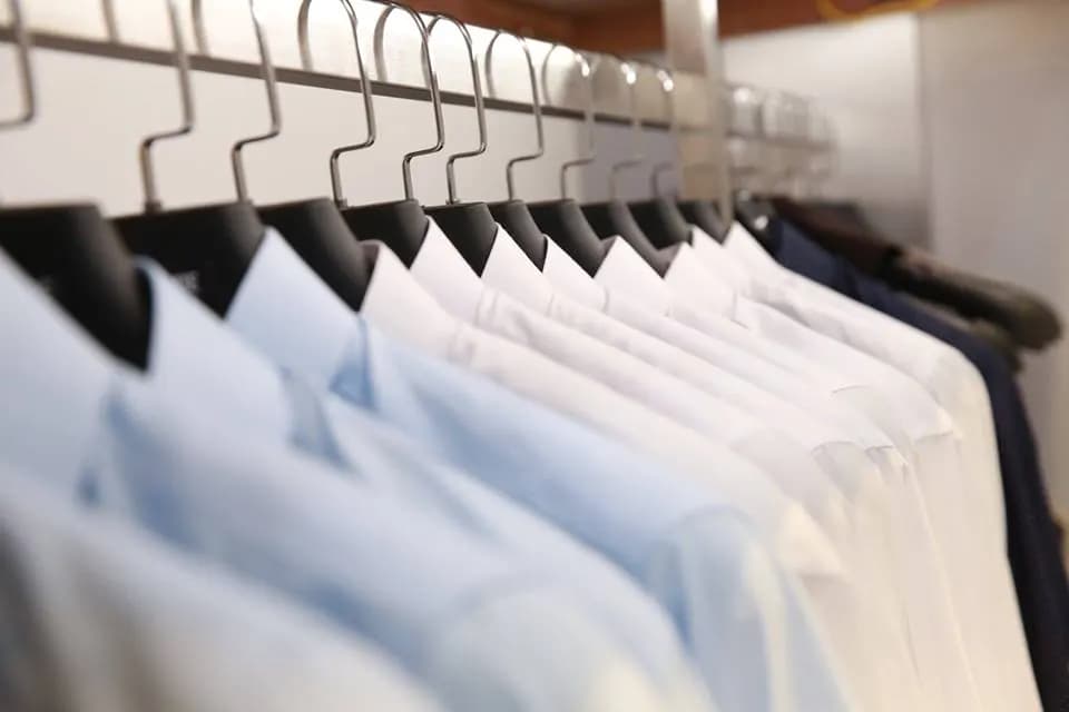 May đồng phục sơ mi nam tại TP.HCM: vải, cổ áo và form