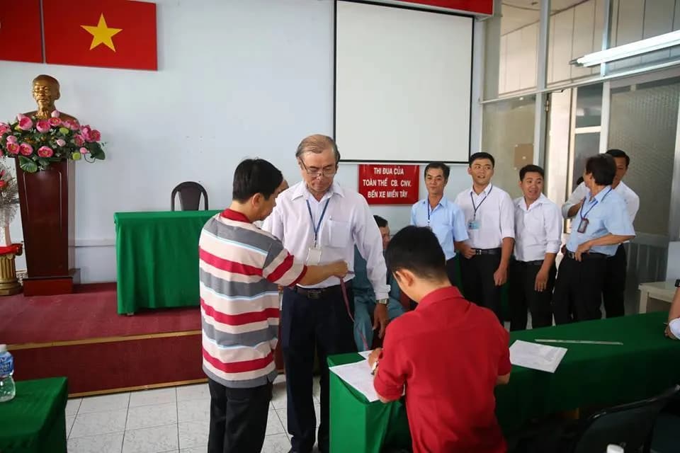 May đồng phục tại Bình Thạnh: đồng phục công sở cao ốc