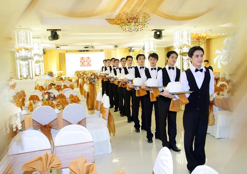 May đồng phục và veston cao cấp tại Quận 2: những điều nên biết