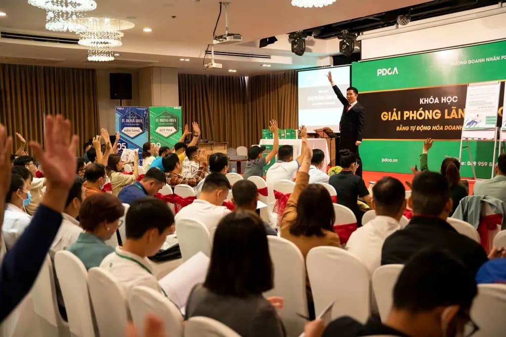 Mon Amie tại sự kiện PDCA: chọn vest cho nhà lãnh đạo