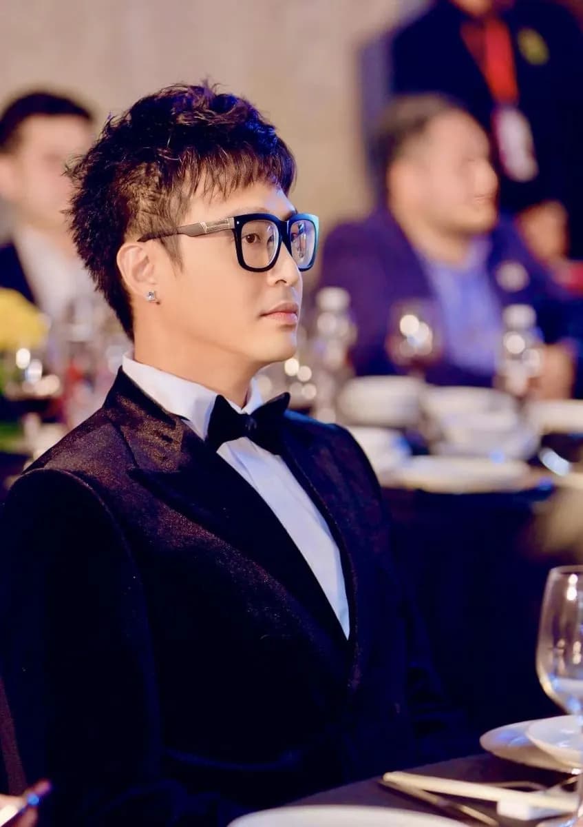 Mon Amie đồng hành cùng diễn viên Thanh Duy tại Diamond Fashion Night
