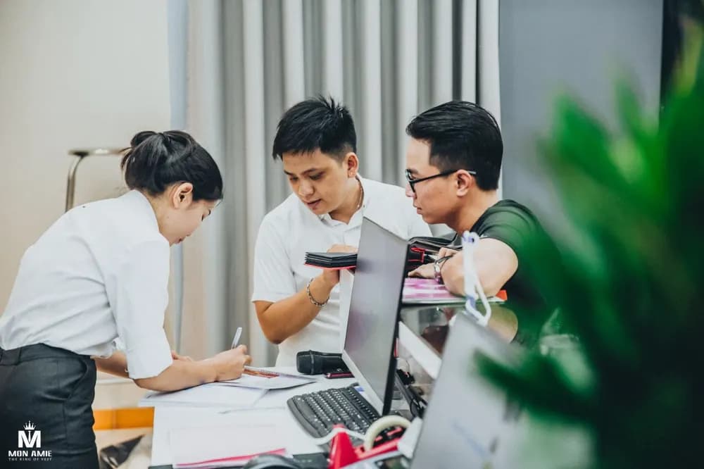 Những điều cần chú ý khi gặp khách hàng