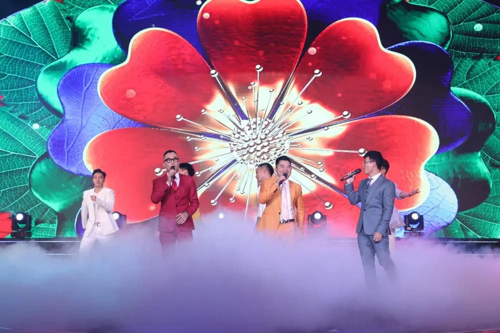 Suit sân khấu mùa hè cùng nhóm nhạc MTV