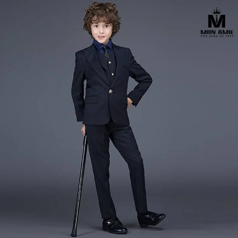 May vest trẻ em: chọn form, chất liệu và cữ chừa cho bé