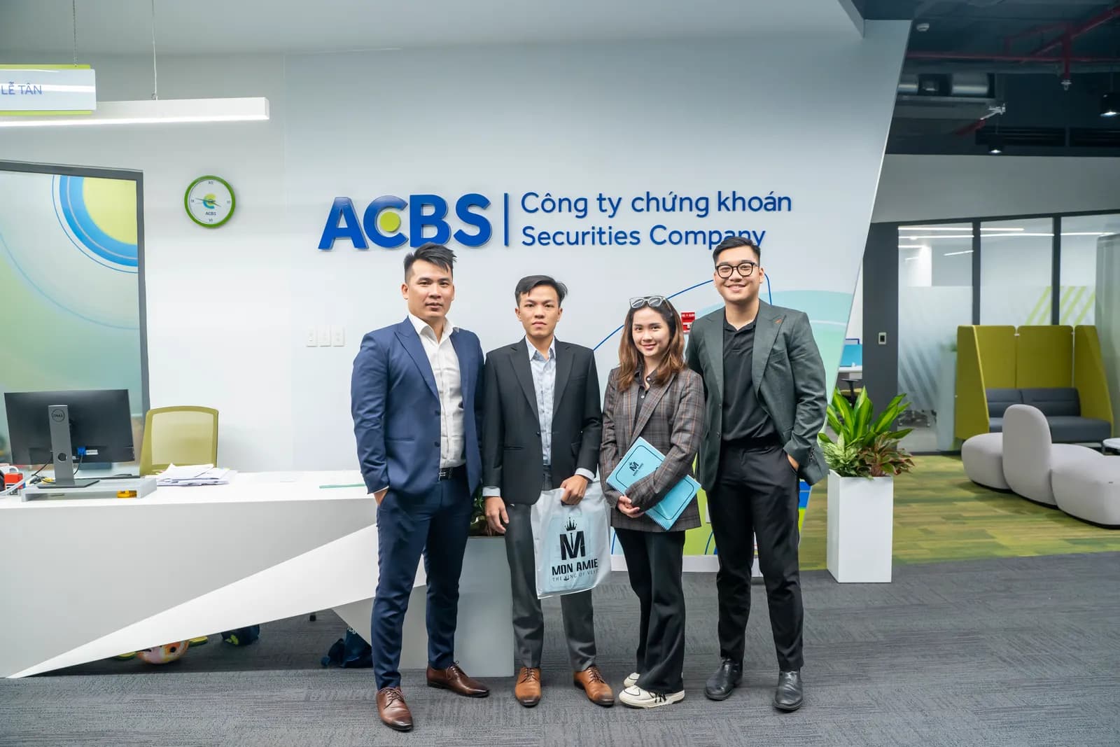 Mon Amie may đồng phục cho Chứng khoán ACBS