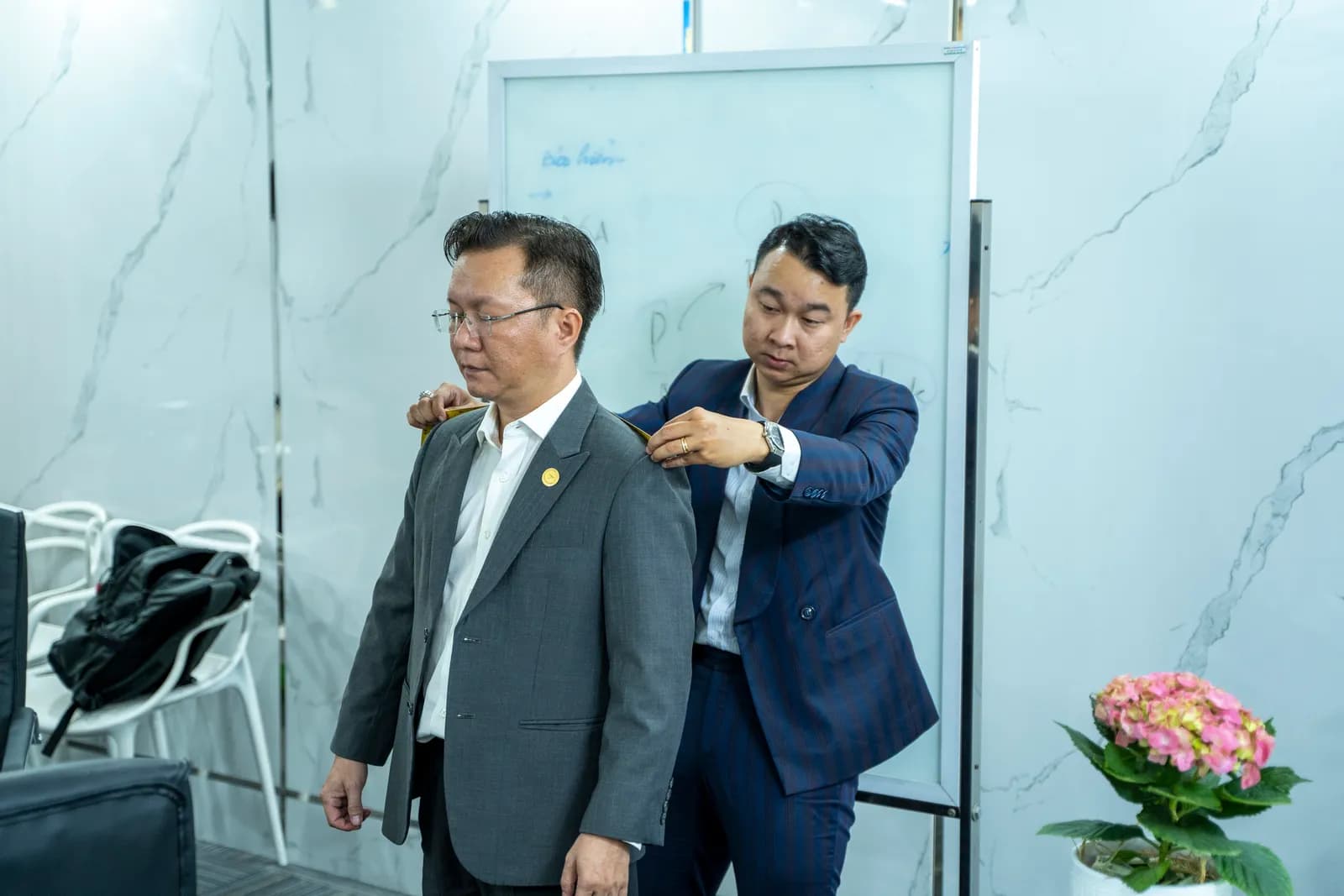 Mon Amie may đồng phục cho BIT Group