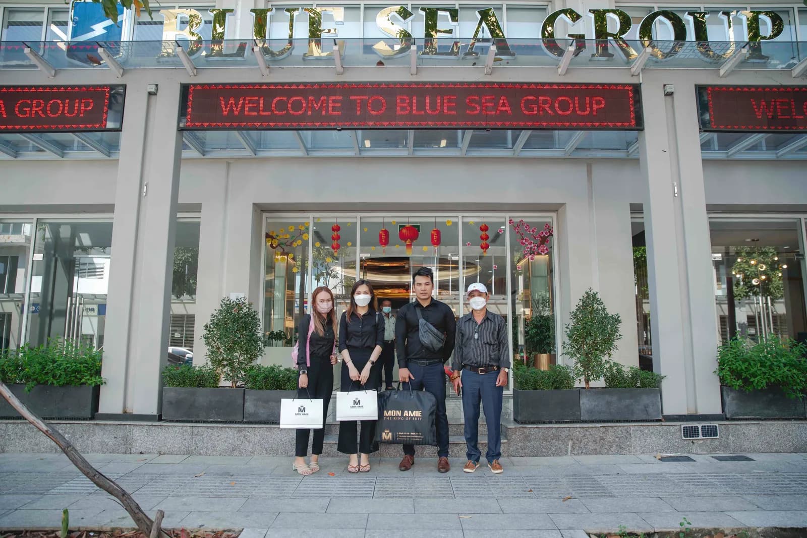 Mon Amie may đồng phục cho Blue Sea Group