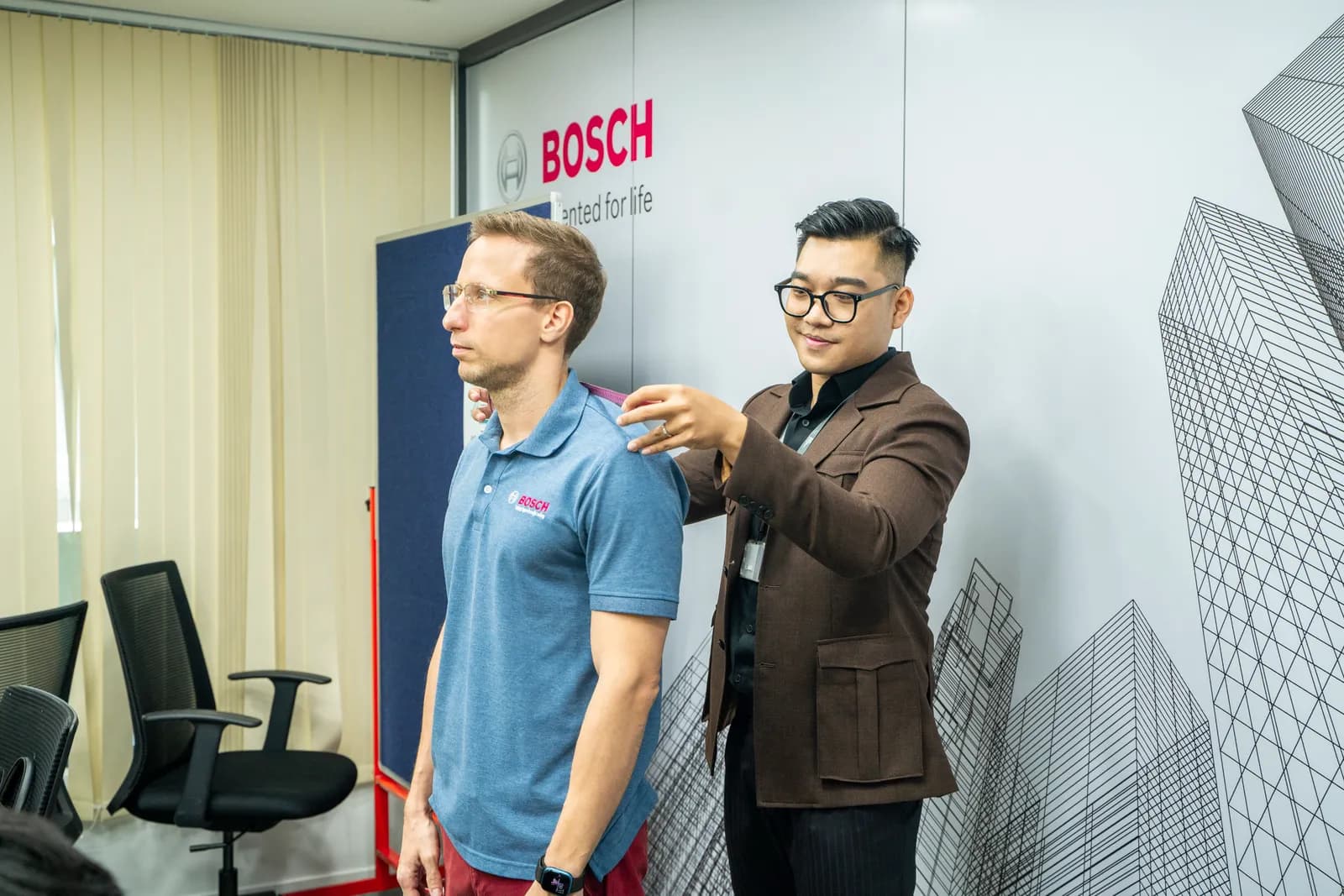 Mon Amie may đồng phục cho BOSCH