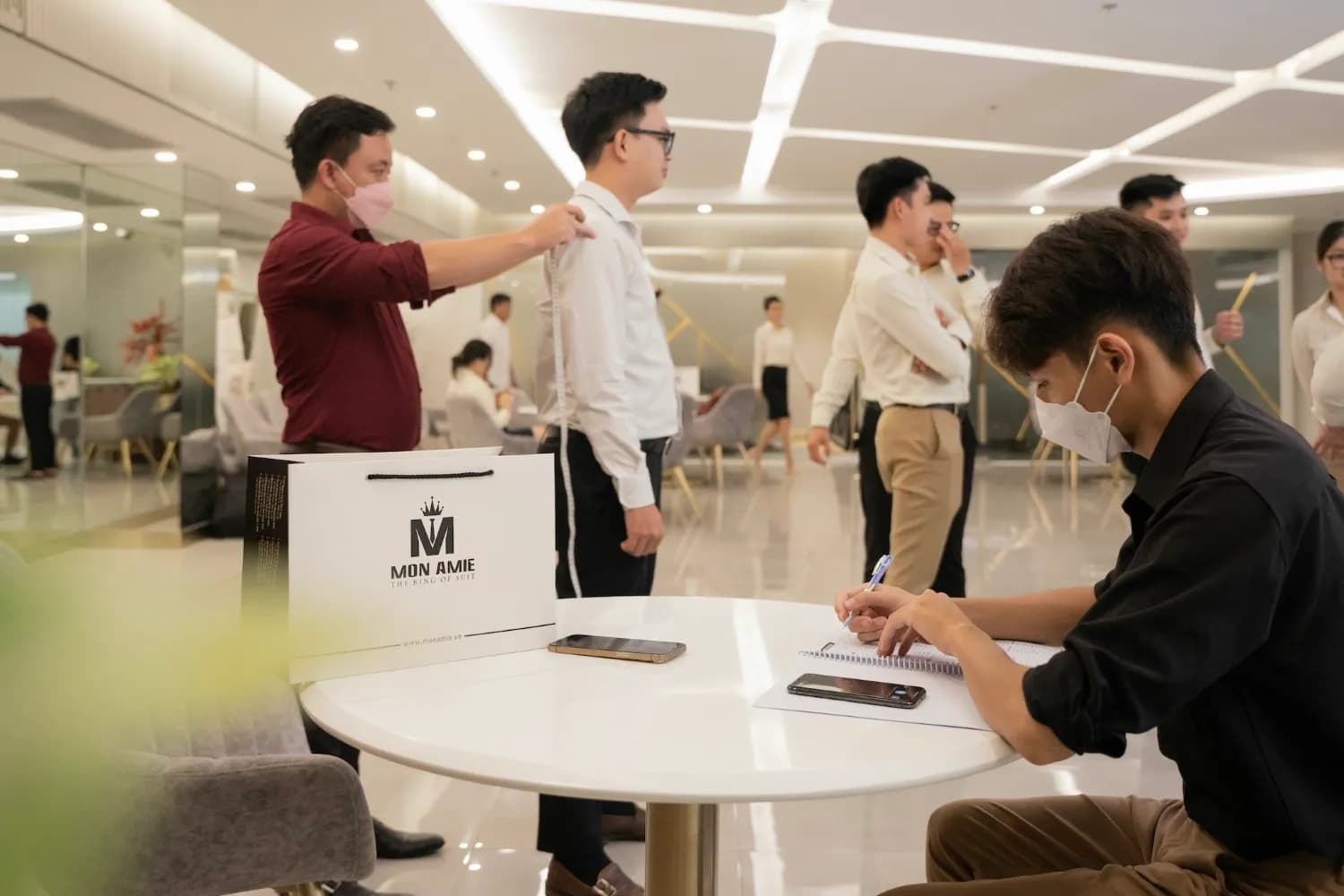 Mon Amie may đồng phục cho Đại Quang Minh