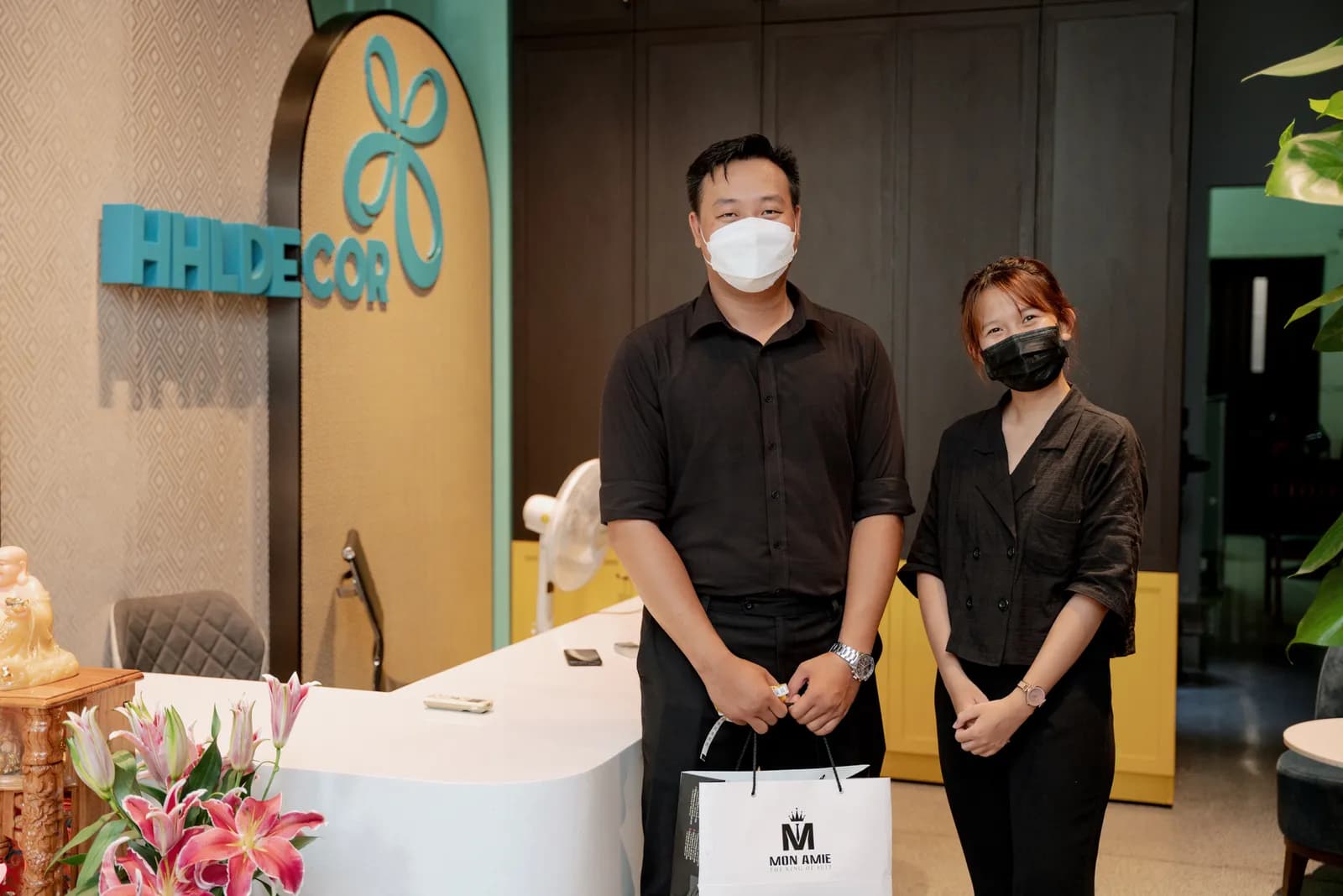 Mon Amie may đồng phục cho HHL Decor