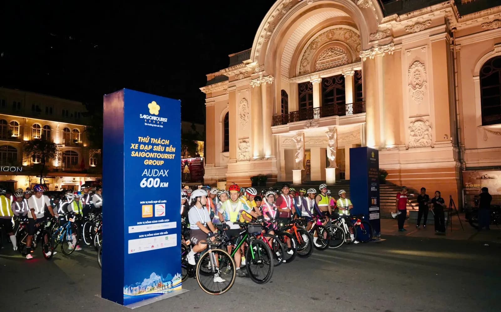 Mon Amie may đồng phục cho Saigontourist