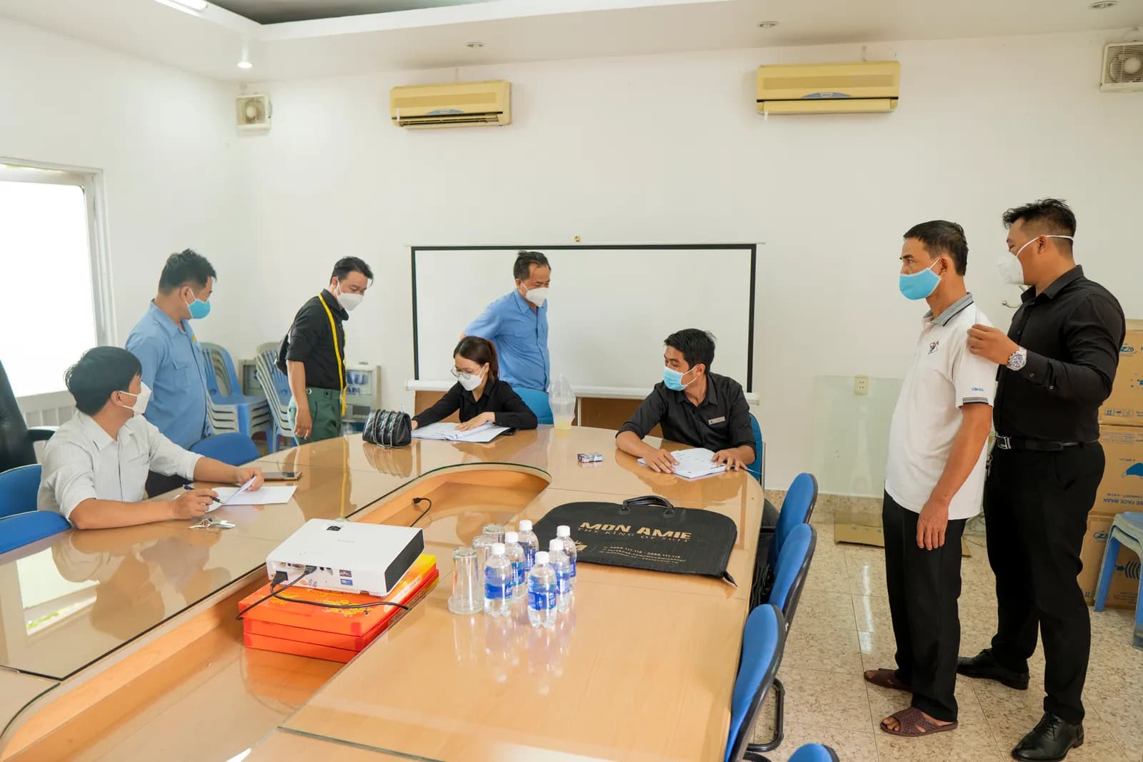 Mon Amie may đồng phục cho Công ty Sơn Hải Âu