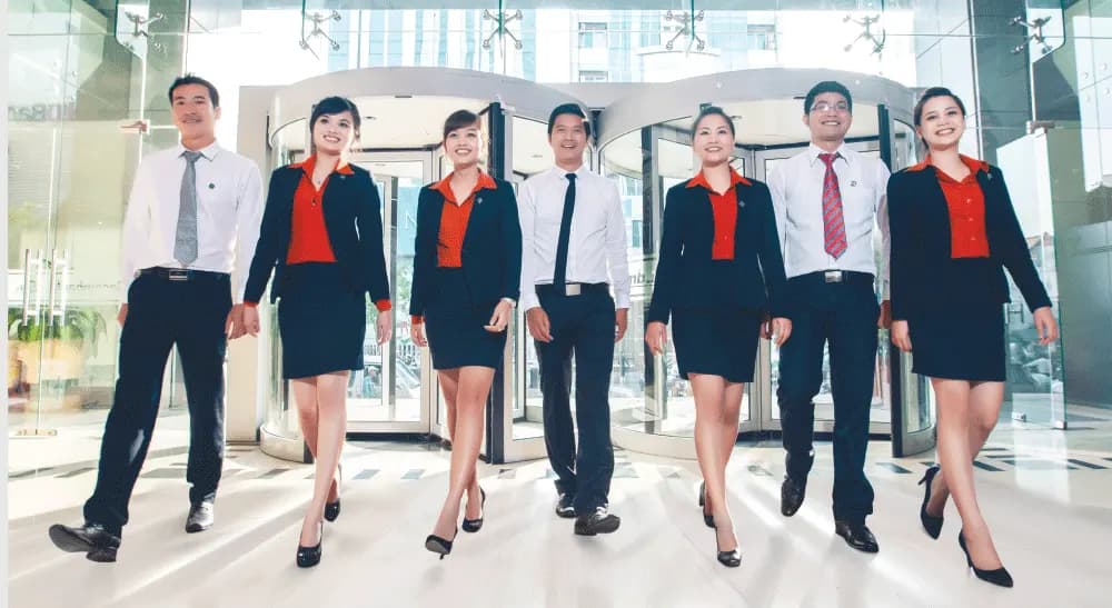 Áo đồng phục công ty tại TP.HCM: chọn loại nào cho bộ phận nào