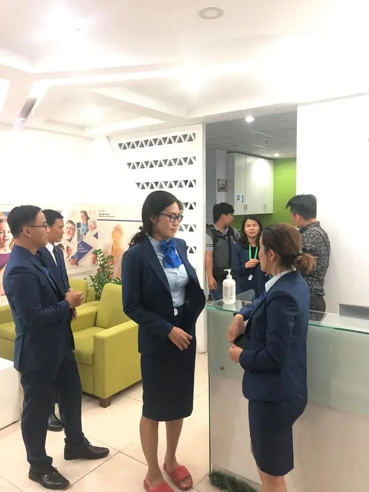 Bàn giao đồng phục veston cho Fresenius Medical Care Việt Nam