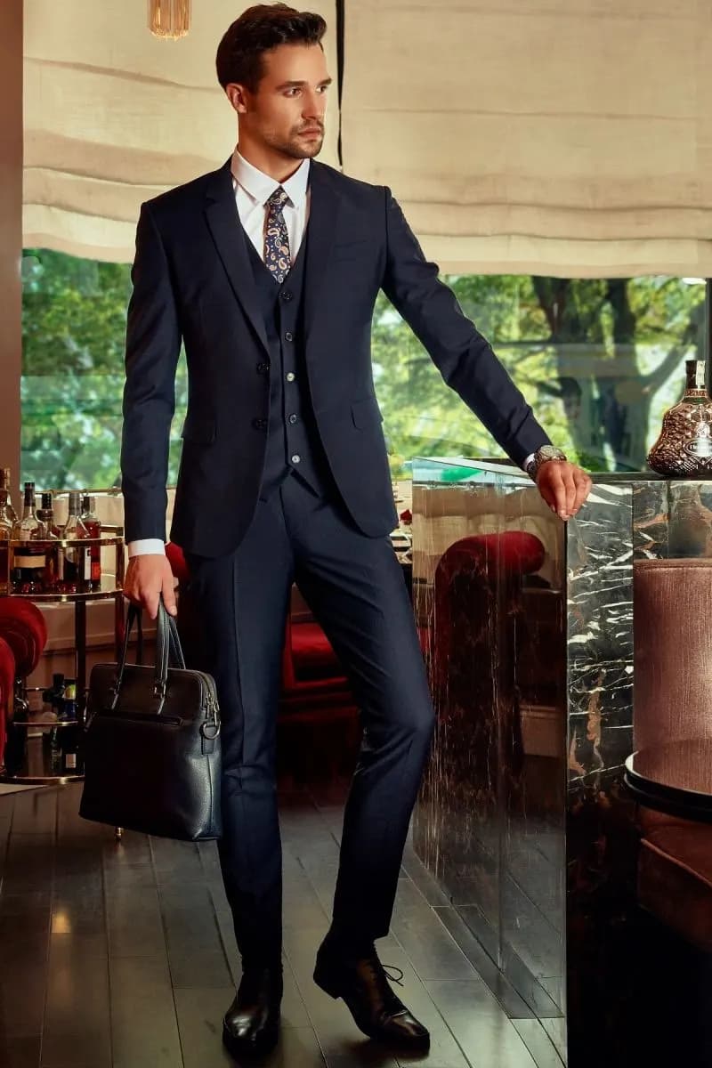 Bộ suit: món không thể thiếu trong tủ đồ đàn ông