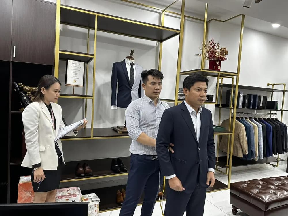 Ban Chấp hành YBA TP.HCM fitting Suit tại Mon Amie