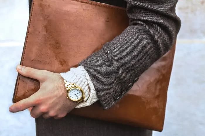 Phụ kiện kết hợp cùng vest: chọn thế nào cho đúng