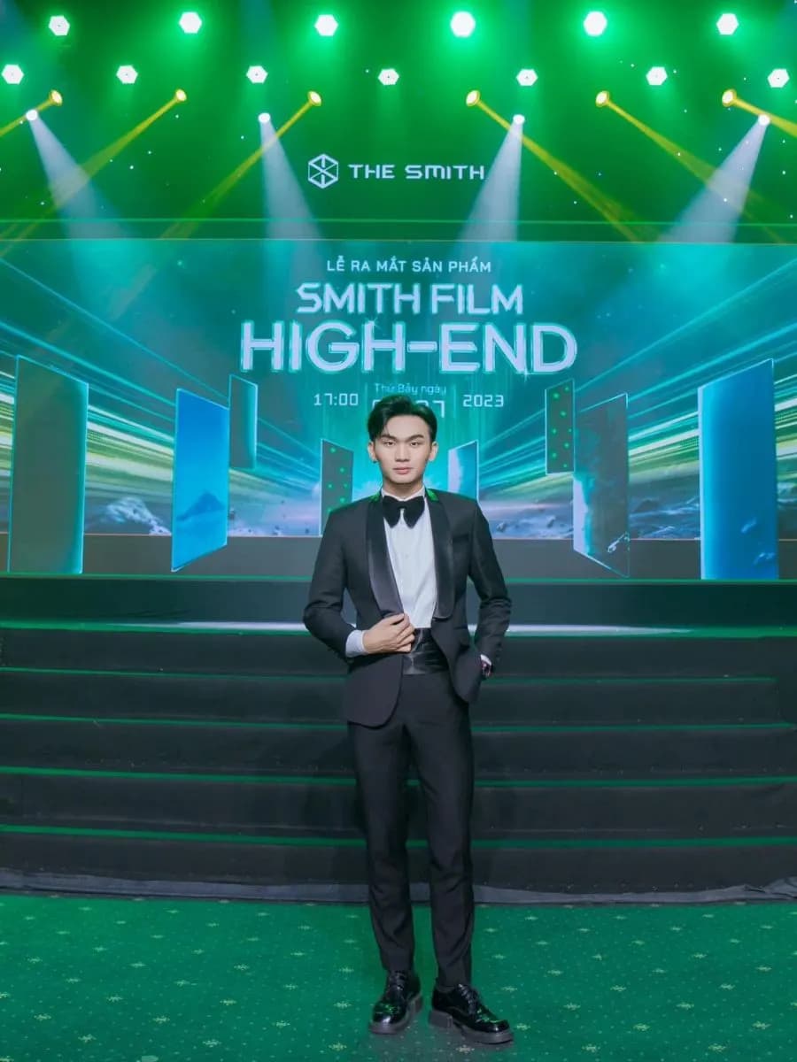 Tuxedo đen dự sự kiện: nhìn từ bộ đồ của dancer Wonbin