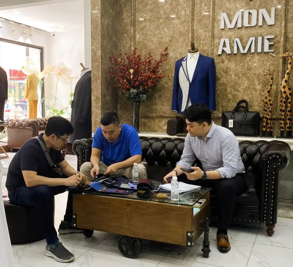Bốn nhóm khách đặt may suit tại Mon Amie và bộ đồ họ cần