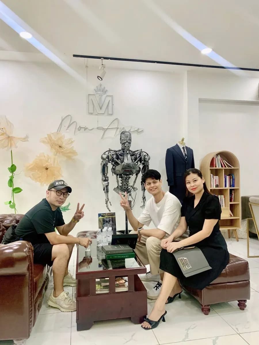 Buổi may đo suit tại showroom Mon Amie diễn ra thế nào