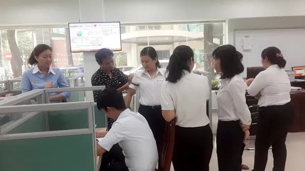Đồng phục công sở đẹp: 5 yếu tố tạo nên bộ đồ được mặc