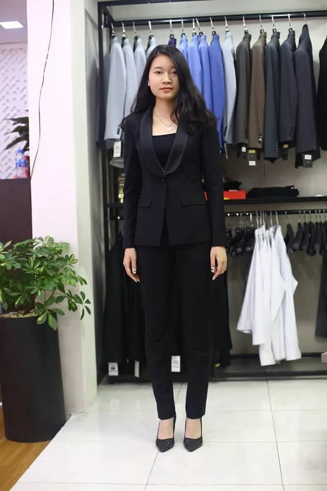 Đồng phục công sở phong cách Hàn Quốc: form và chất vải