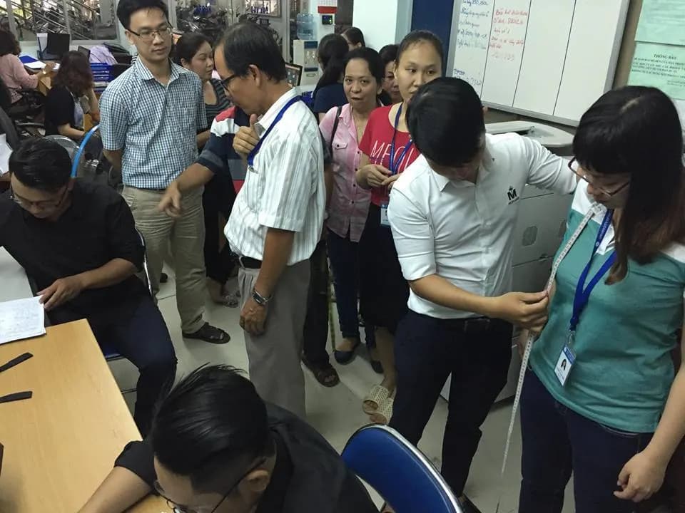 Đồng phục công sở nam: sơ mi, quần tây và vest