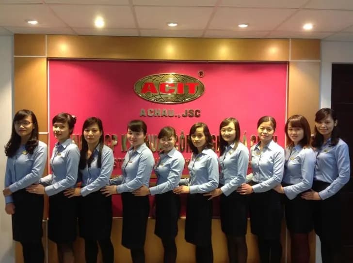 Đồng phục công ty đẹp: nguyên tắc thiết kế và chọn vải