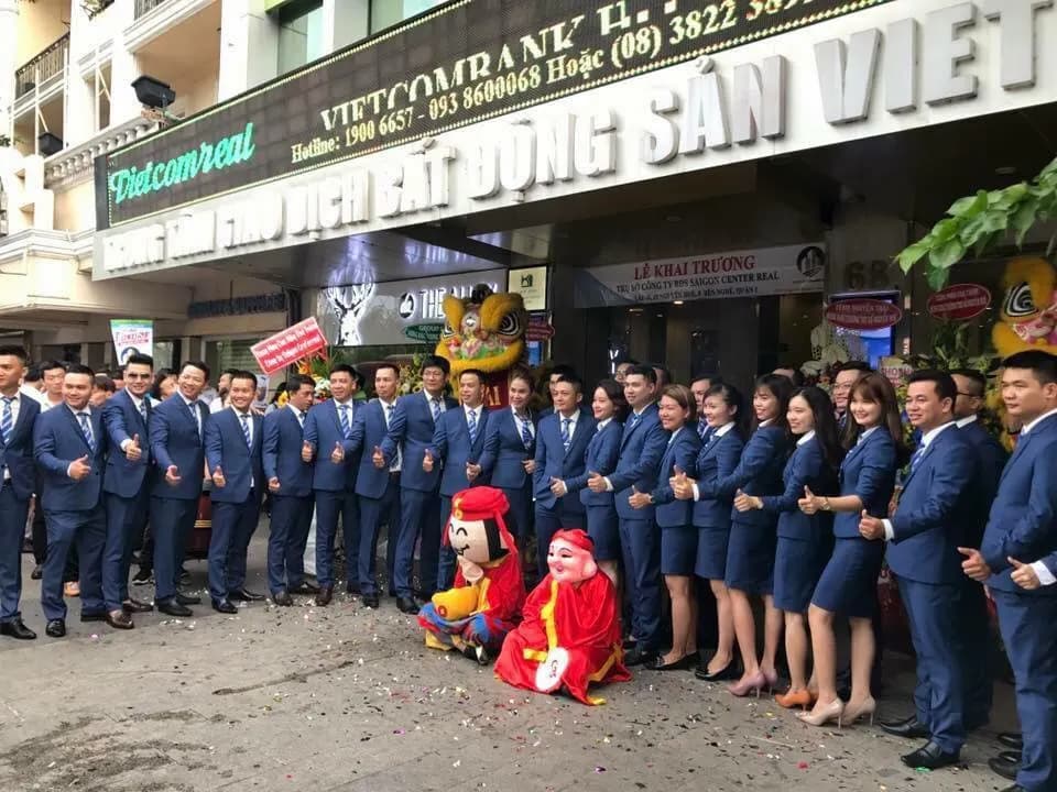 Đồng phục vest nam công sở: chọn form, vải và cách đặt may