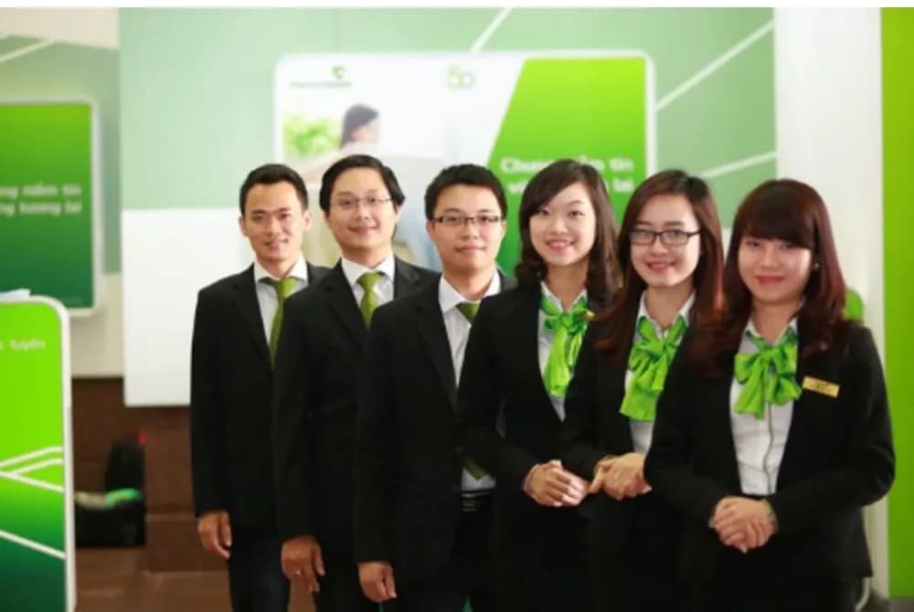Đồng phục vest nữ công sở: chọn form và chất liệu
