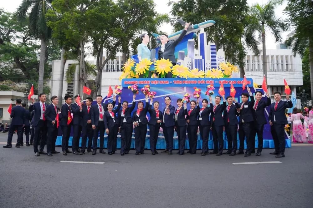 Chọn suit dự lễ 30/4: màu, form và chi tiết cần lưu ý