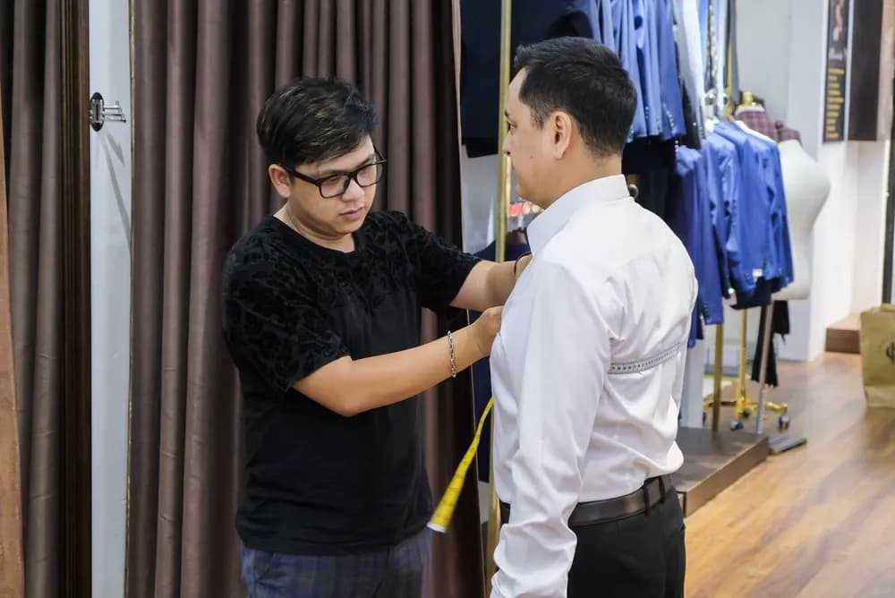 Chọn áo vest sui gia: màu sắc, form dáng và chất liệu