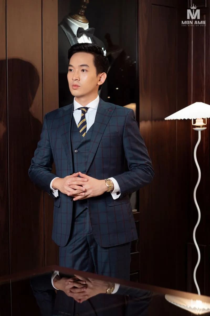 Mặc suit lên hình đẹp như BTV Trung Hậu